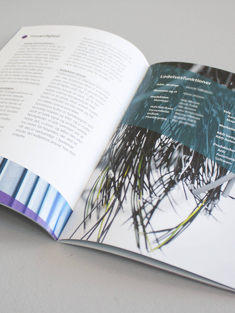 brochure Personalehåndbog - grafisk assistance